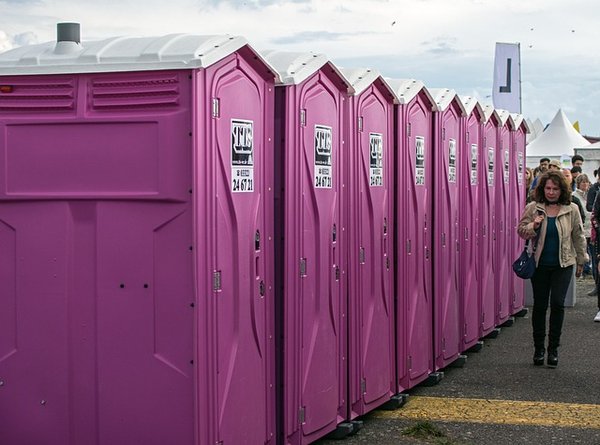 Tout savoir sur les toilettes sèches publiques et leur impact